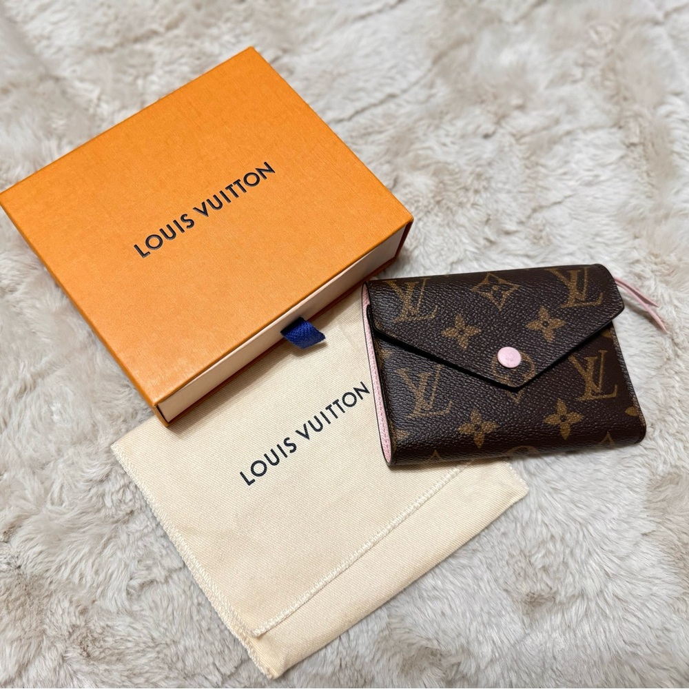 LV victorine wallet